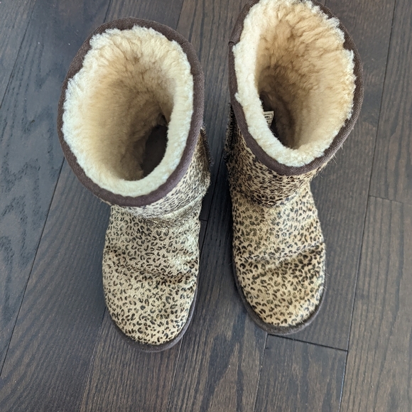Short Metallic Calf Hair Uggs - Picture 10 of 10